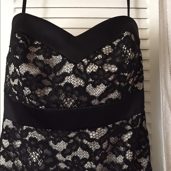 Beautiful White/Black Label Dress. - Picture 3 of 5